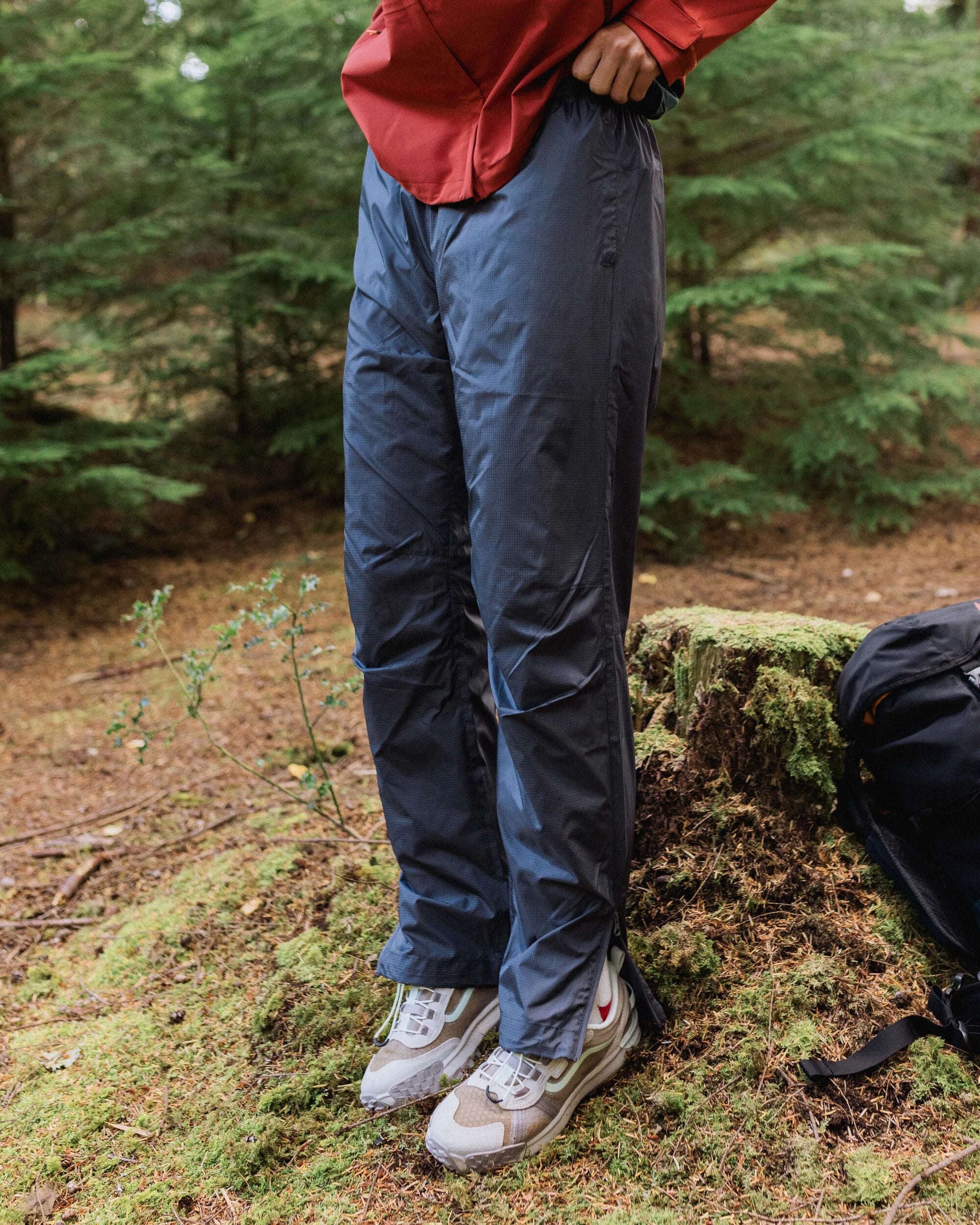 Viento Recycled Windshell Trouser - Charcoal - Lifestyle