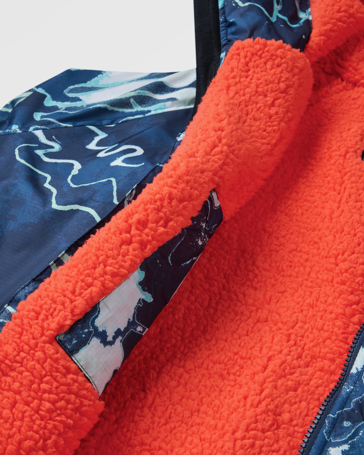 Waves Sherpa Lined Changing Robe - Frost Rich Navy - Flatlay