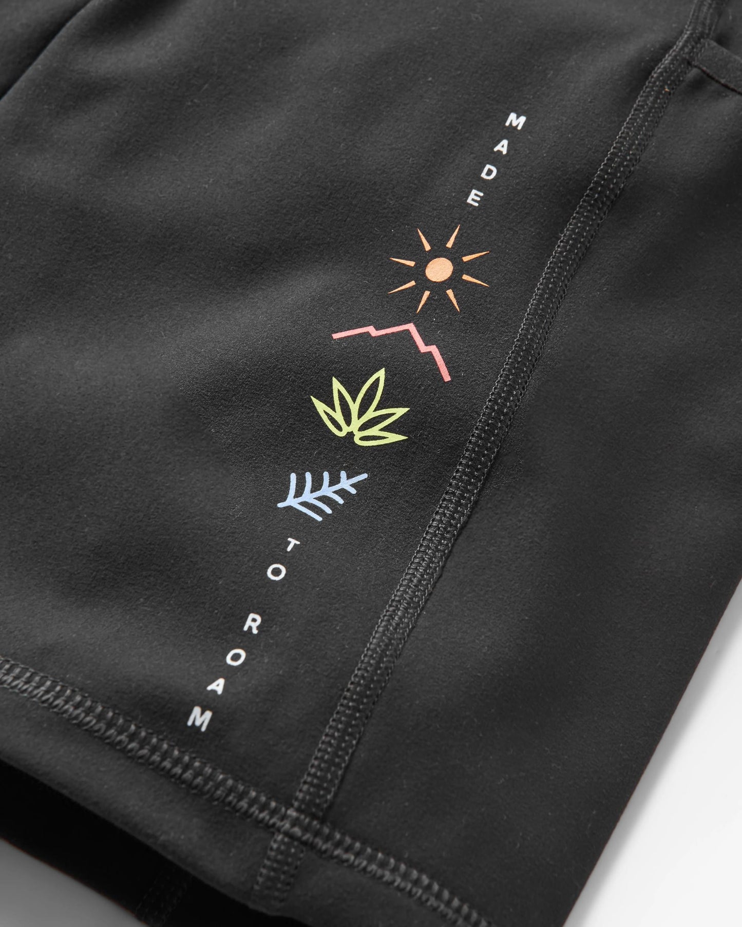 Mantra Recycled Active Short - Black - Flatlay