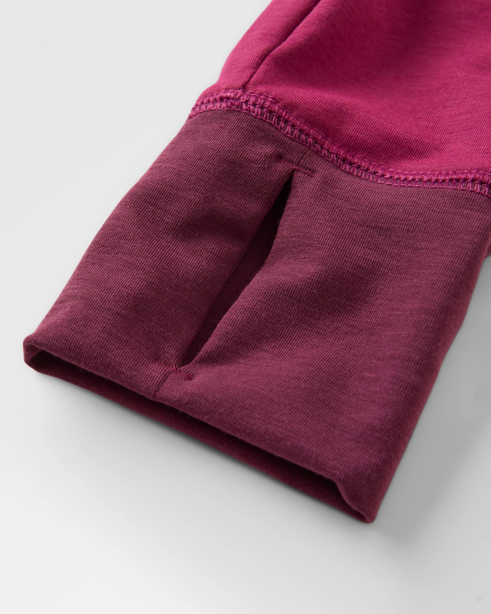 Chase The Light Active LS T-Shirt - Wild Berry - Flatlay