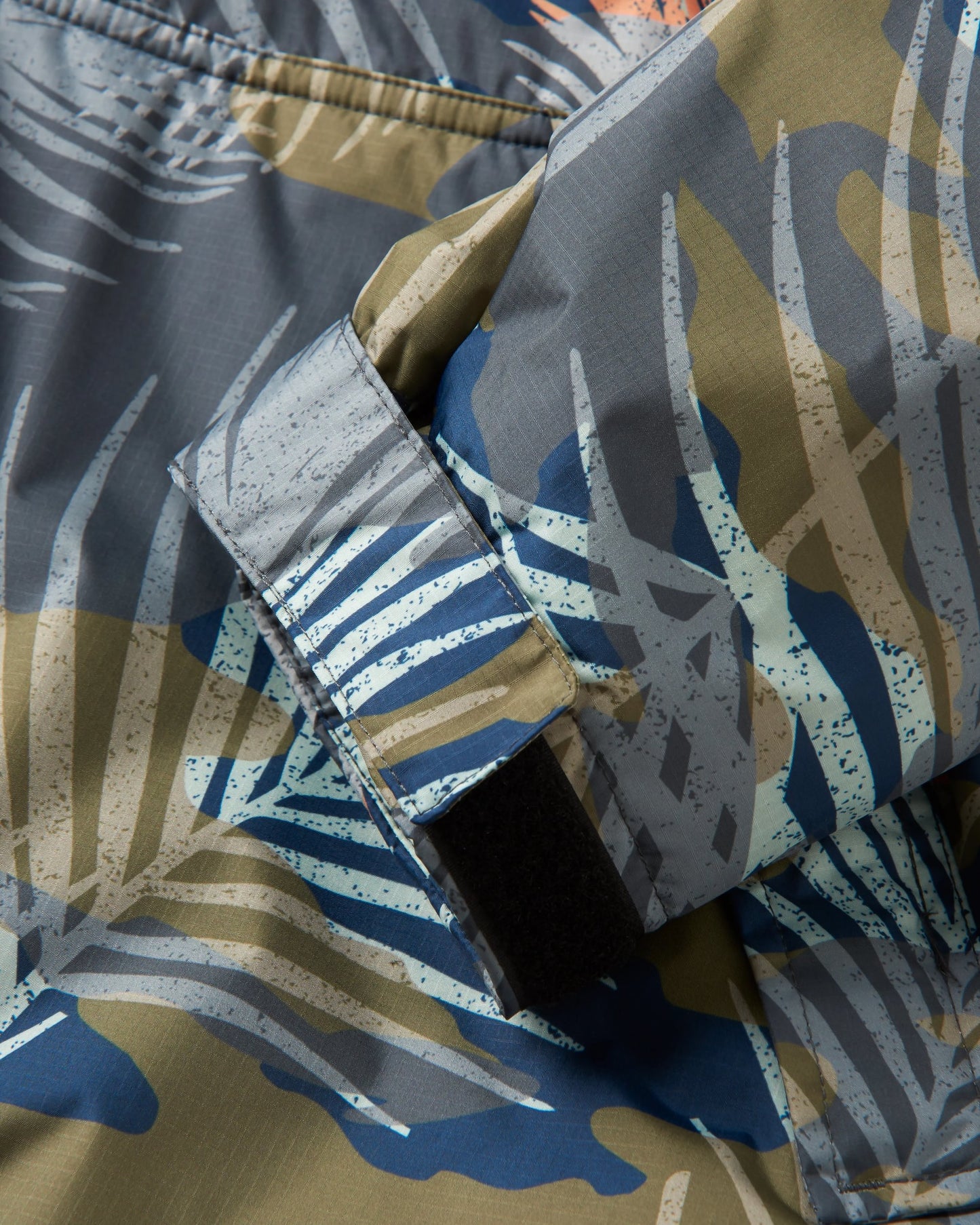Waves Recycled Sherpa Lined Changing Robe - Palm Camo Apricot