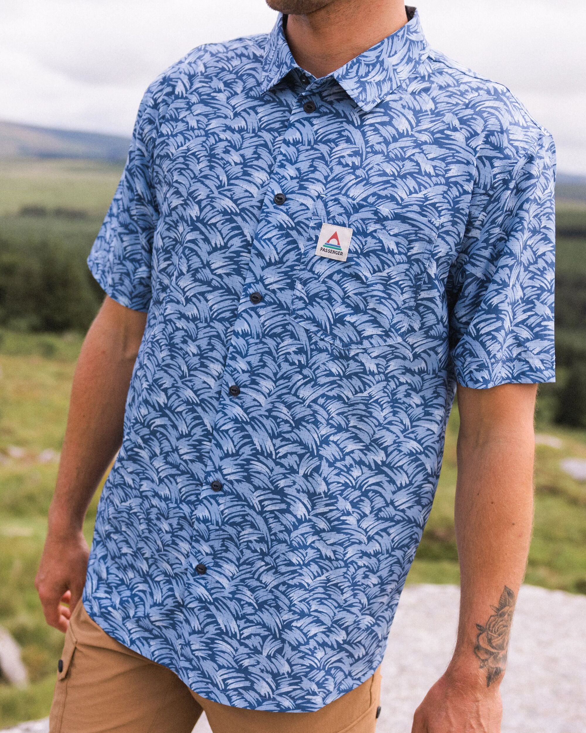 365 Recycled Active Shirt - Waves Dark Denim - Lifestyle