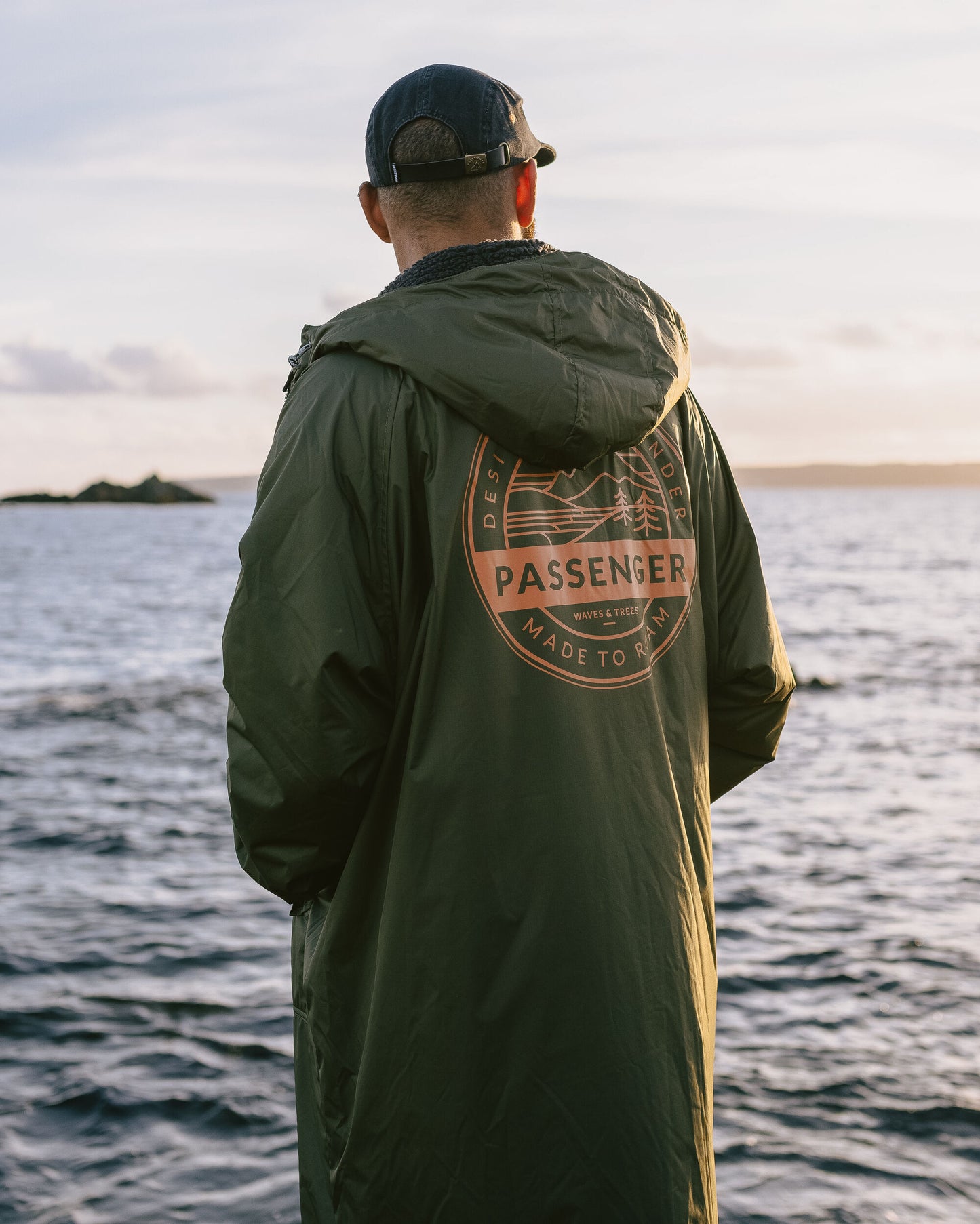 Male_Waves Recycled Sherpa Lined Changing Robe - Khaki