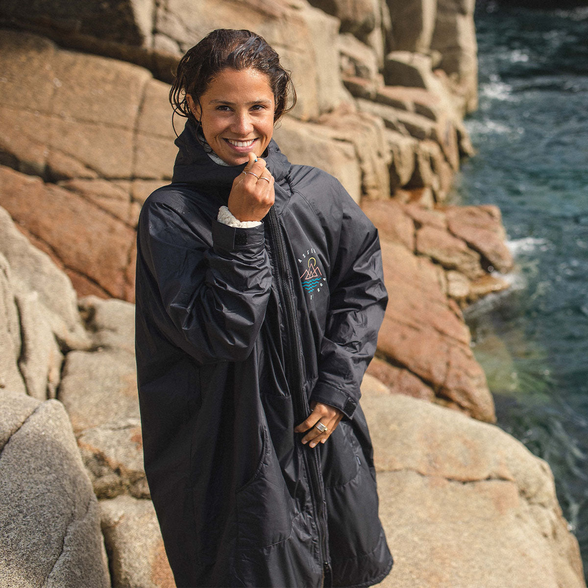 Womens_Escapism Sherpa Lined Changing Robe - Black