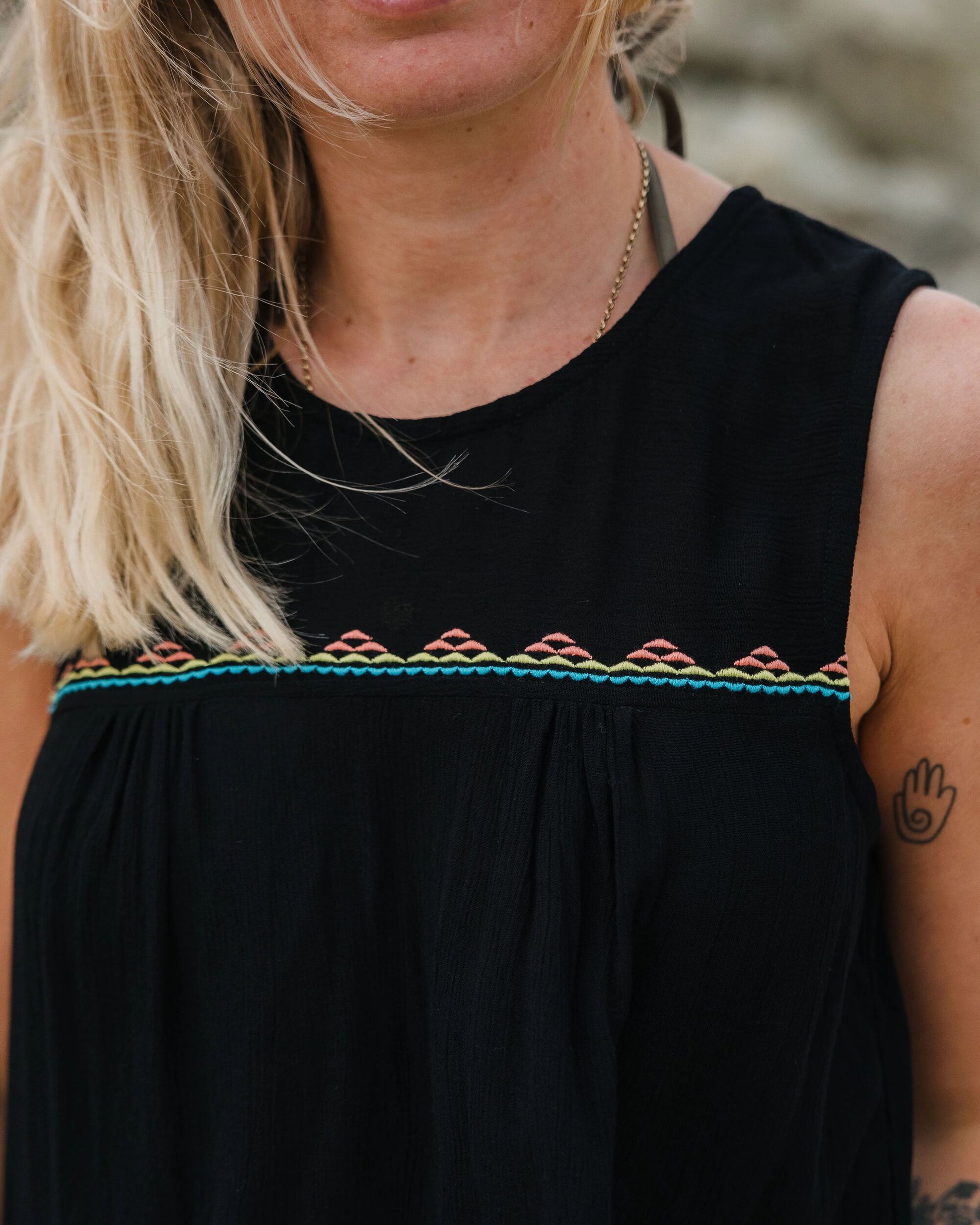 Petal Vest - Black - Lifestyle