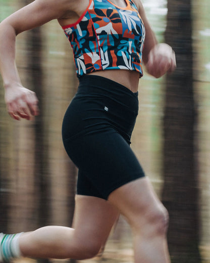 Mantra Recycled Active Short - Black - Lifestyle