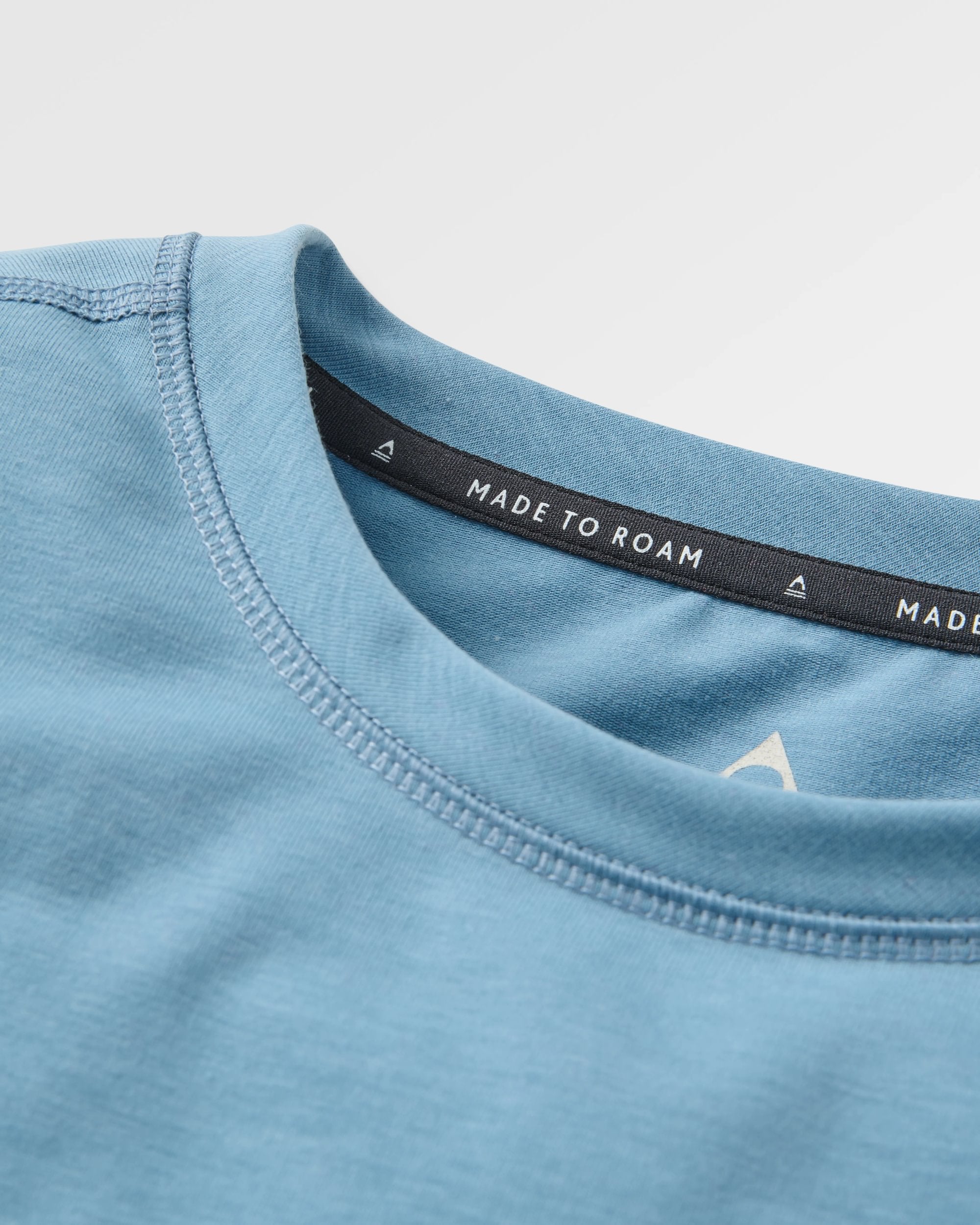 Roamscreen UPF50 Drirelease® Men's LS T-Shirt - Faded Denim - Flatlay