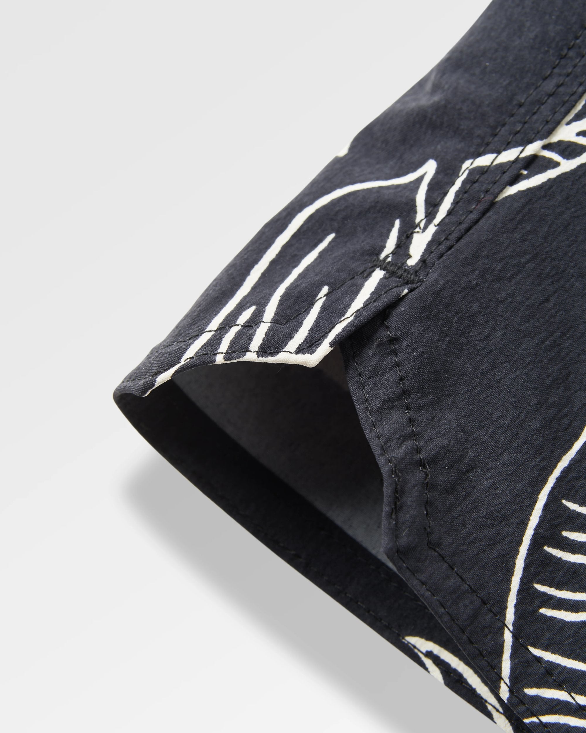 Cruiser Netplus® Recycled 21" Boardshort - Palm Faded Black - Flatlay