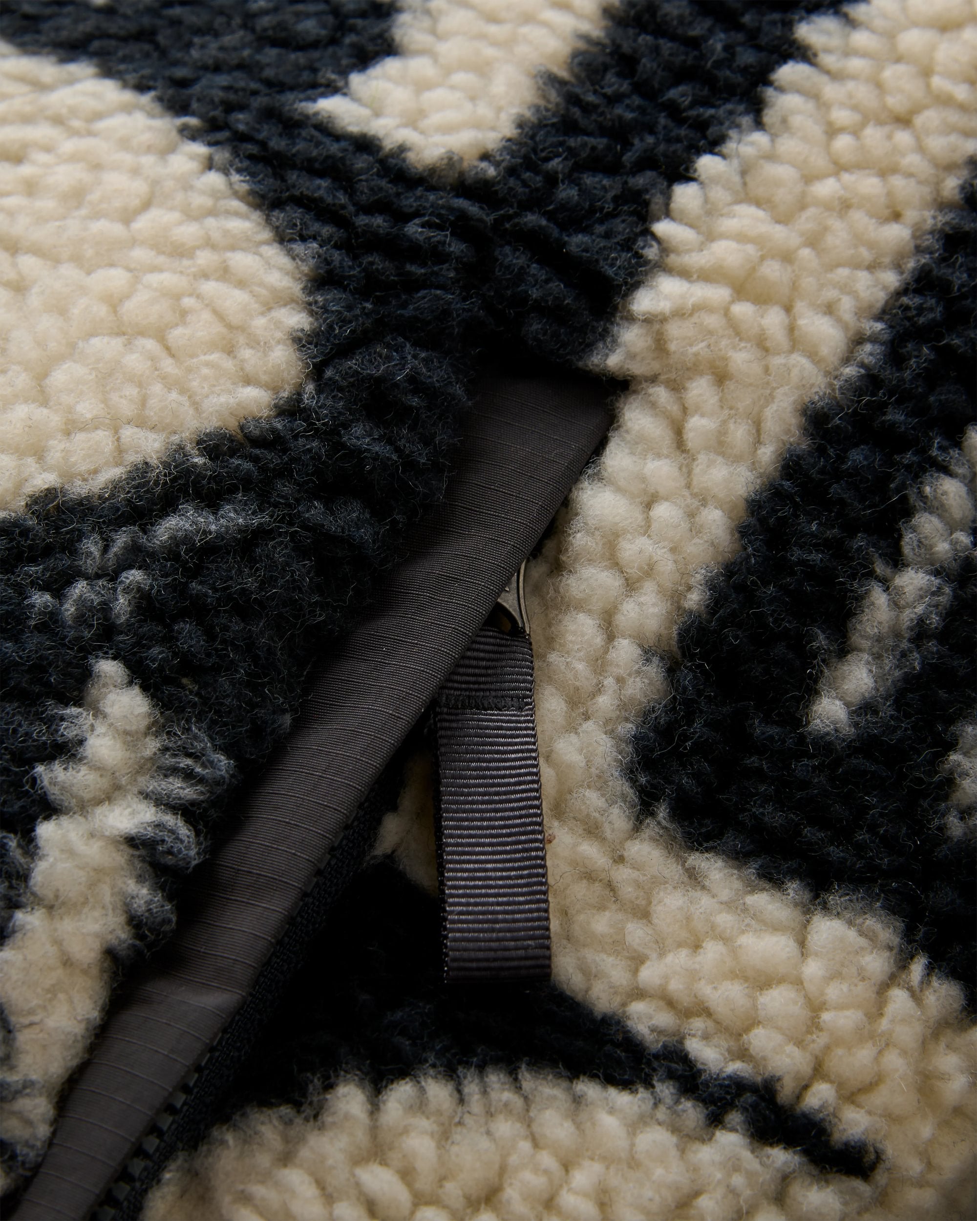 Valiant Deep Pile Fleece - Roam Further Black - Flatlay