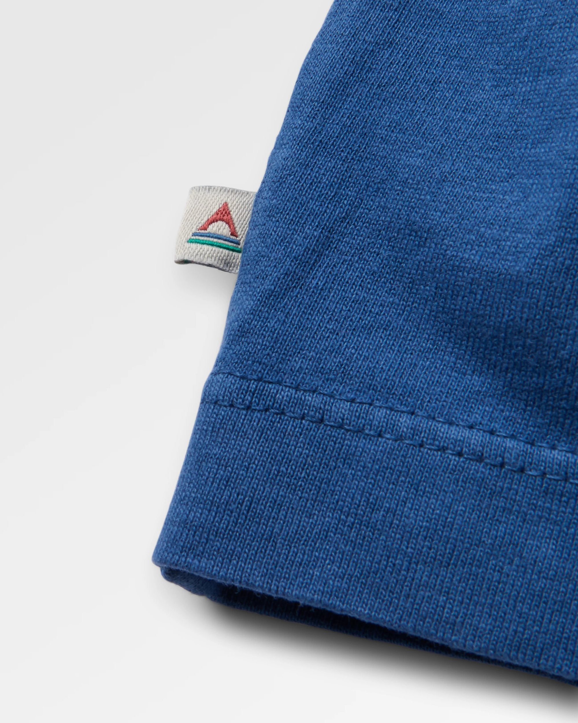 Explore Beyond T-Shirt - Blue Navy - Flatlay