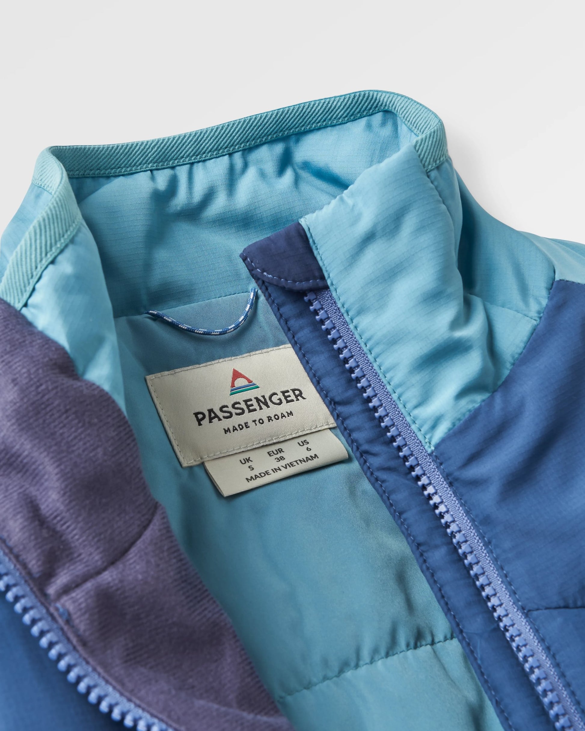 Shasta Lightweight Women's Recycled Thermore® Insulated Vest - Rich Navy/Dark Denim/Arctic