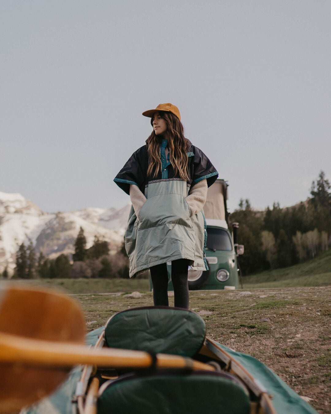 Womens_Outback Recycled Pull Over Changing Robe - True Black/Pistachio