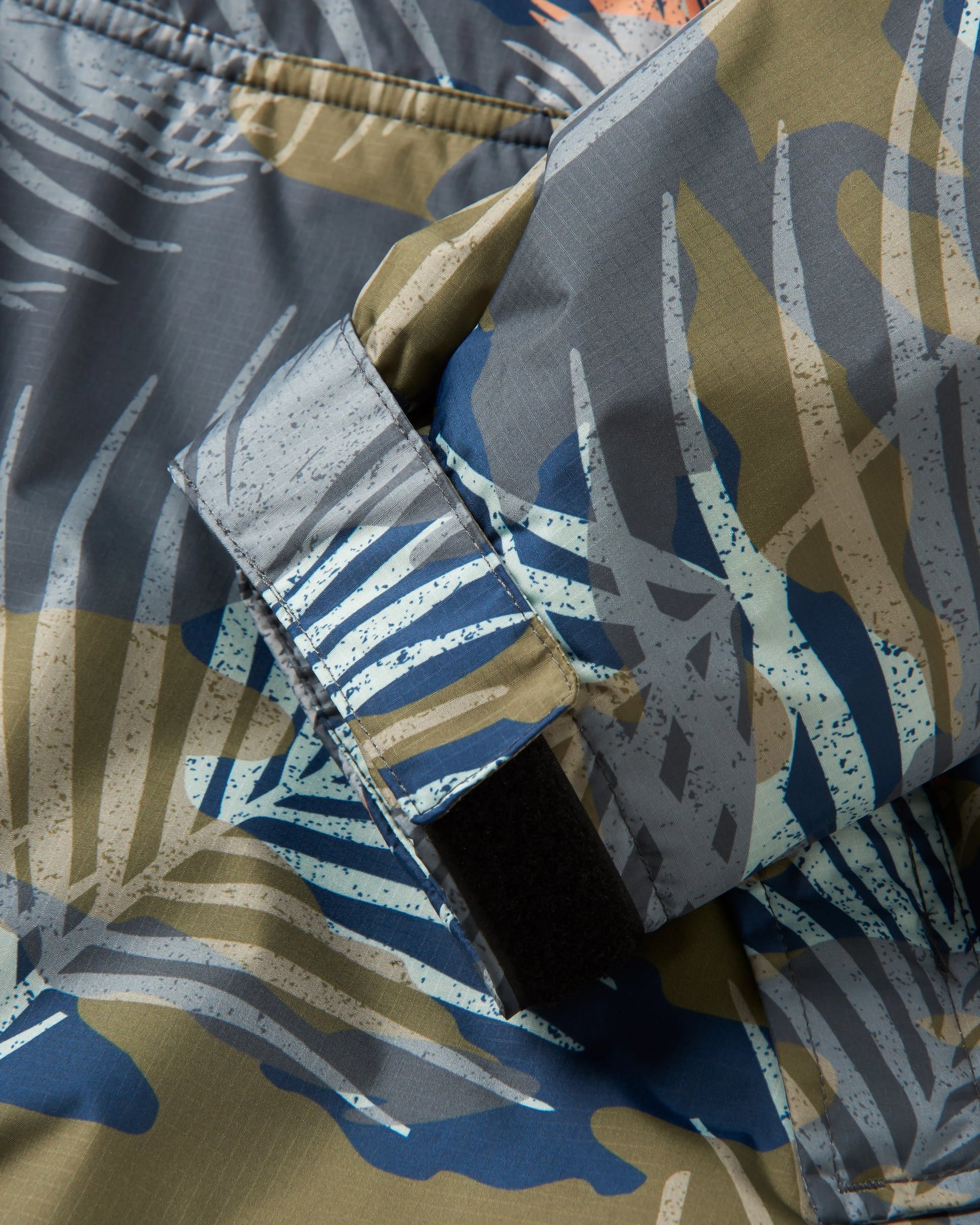 Waves Recycled Sherpa Lined Changing Robe - Palm Camo Apricot