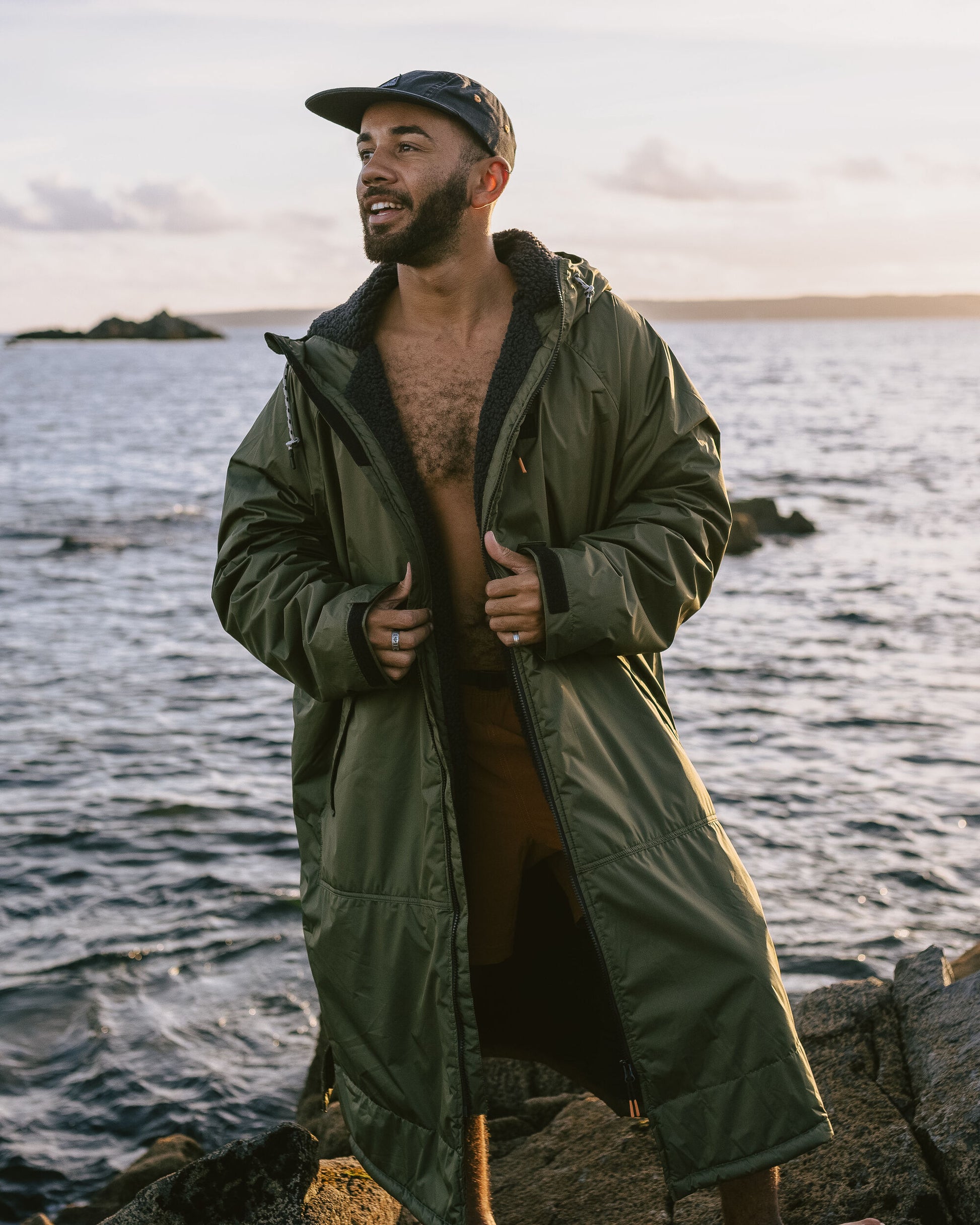 Male_Waves Recycled Sherpa Lined Changing Robe - Khaki