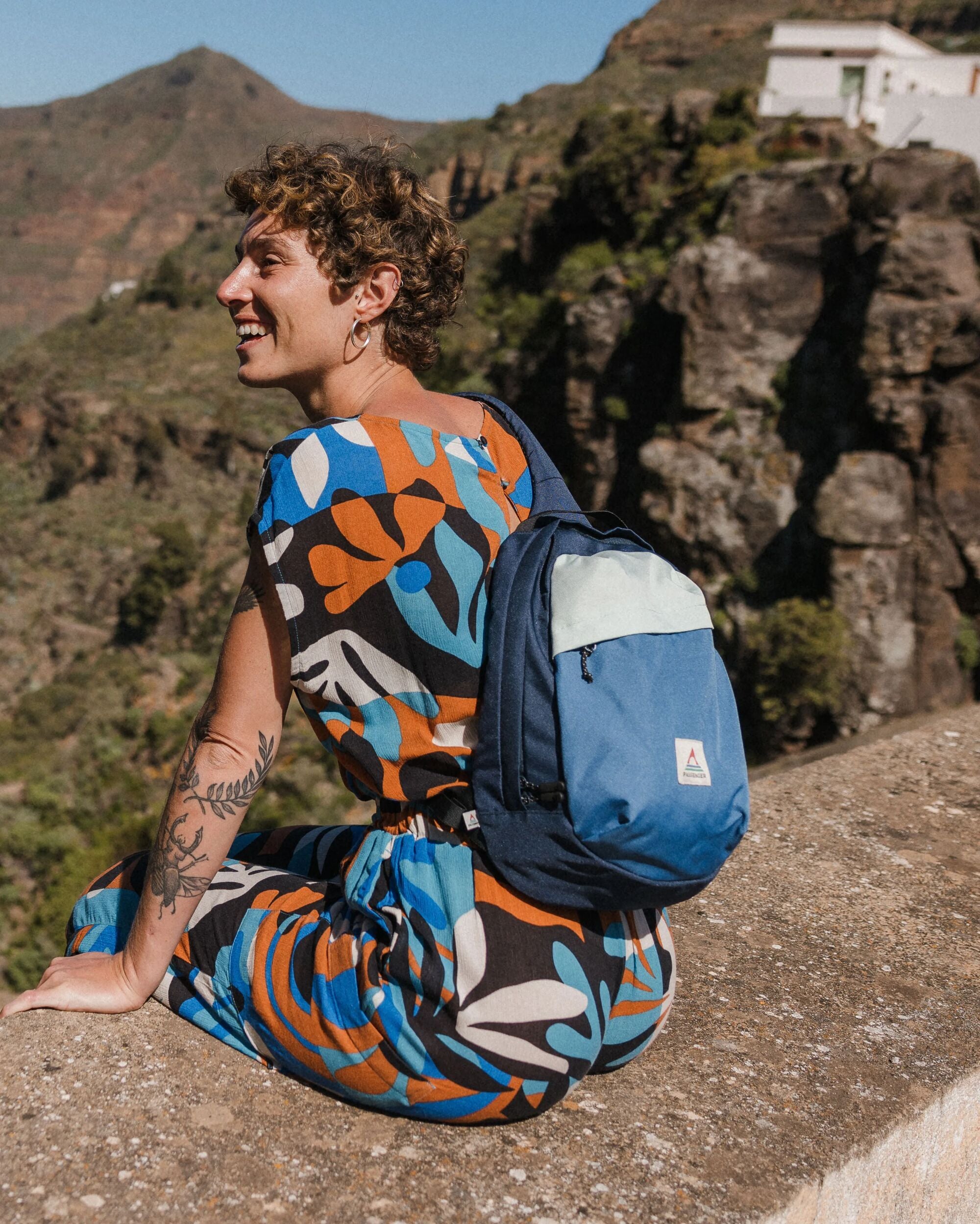 Boondocker Recycled Sling 8L - Rich Navy/Surf Spray/Moonlight Blue - Lifestyle - Female