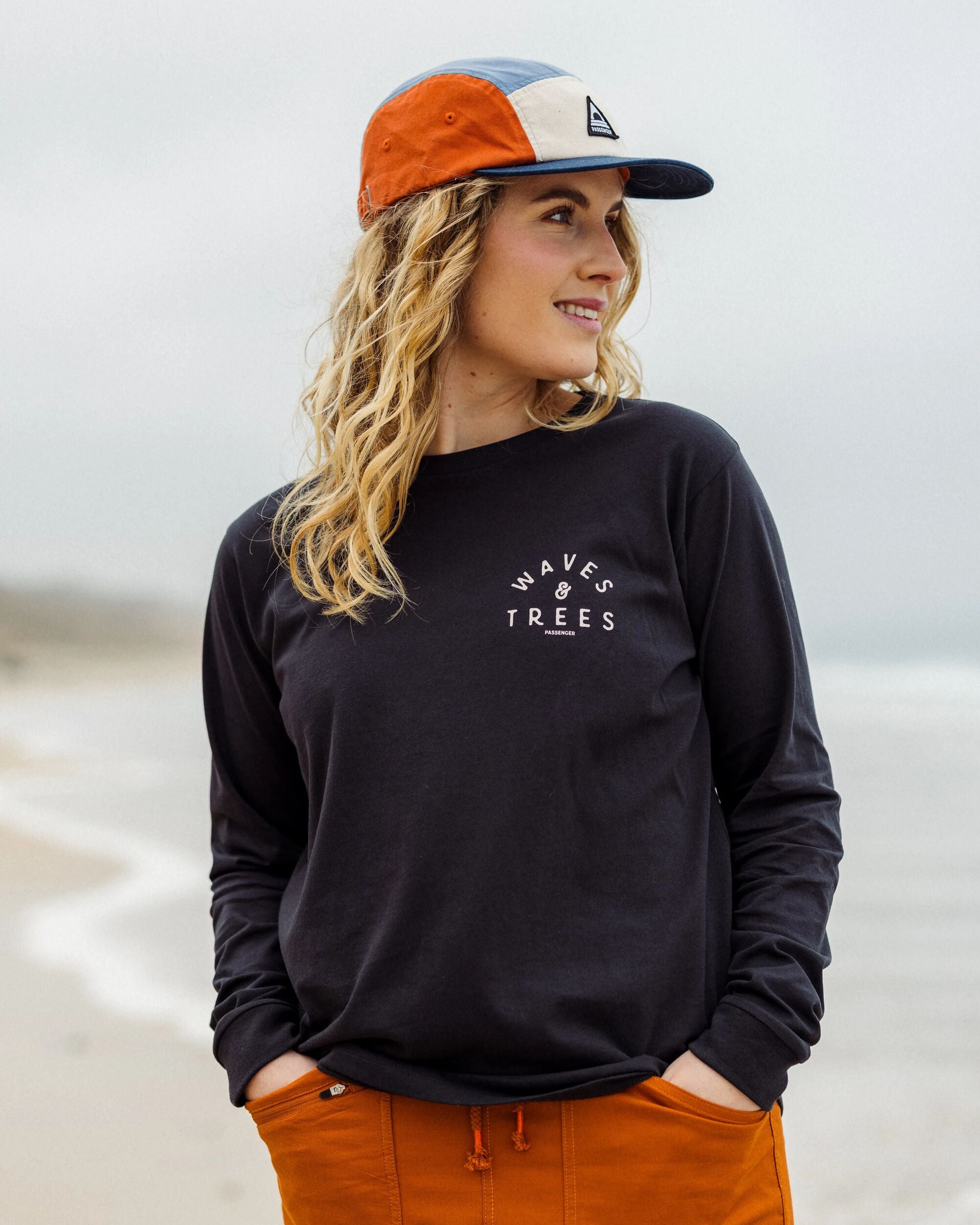 Penida Recycled Cotton LS T-Shirt - Black - Lifestyle