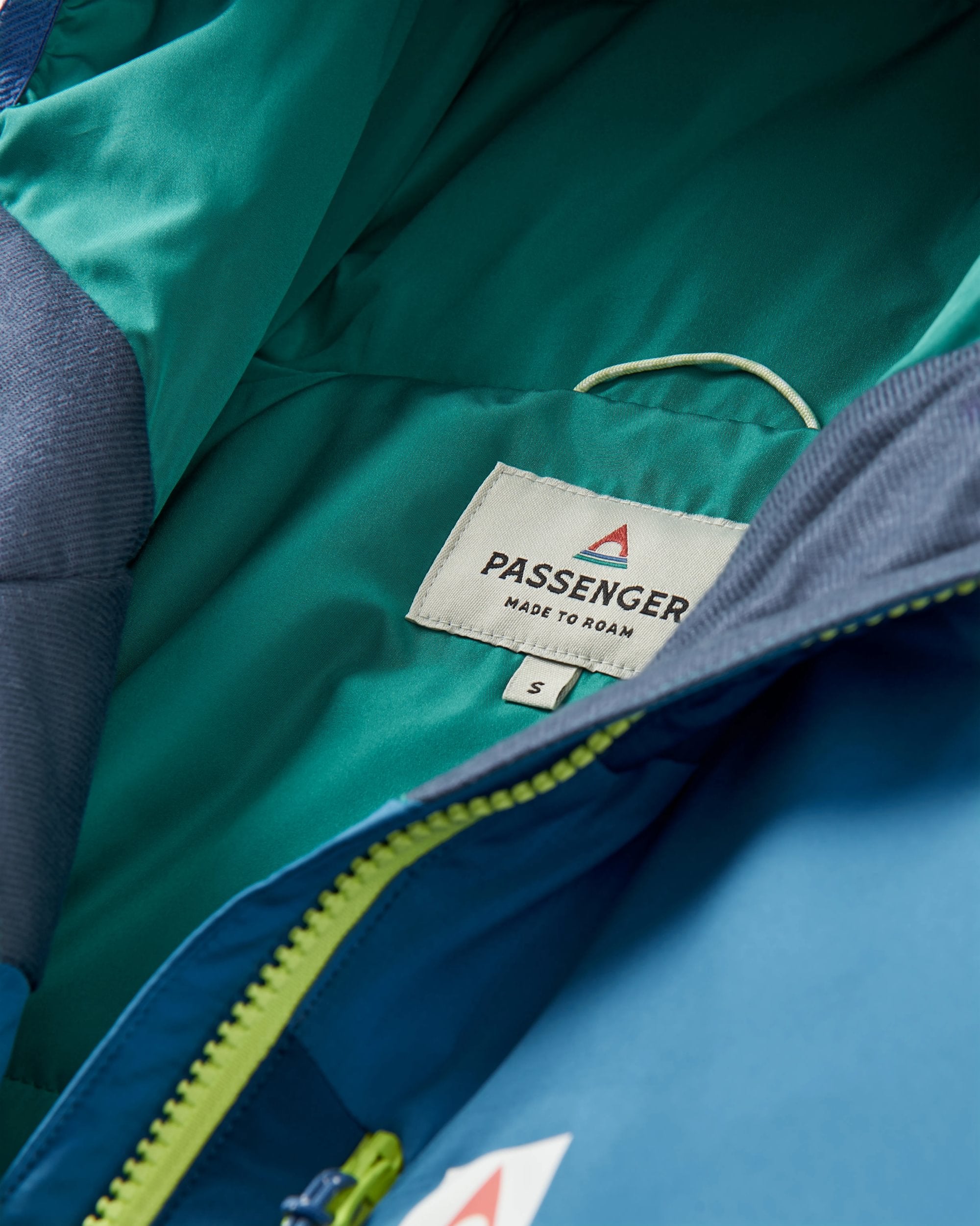 Shasta Lightweight Recycled Thermore® Insulated Jacket - Tidal Blue/Blue Steel/Birch - Flatlay