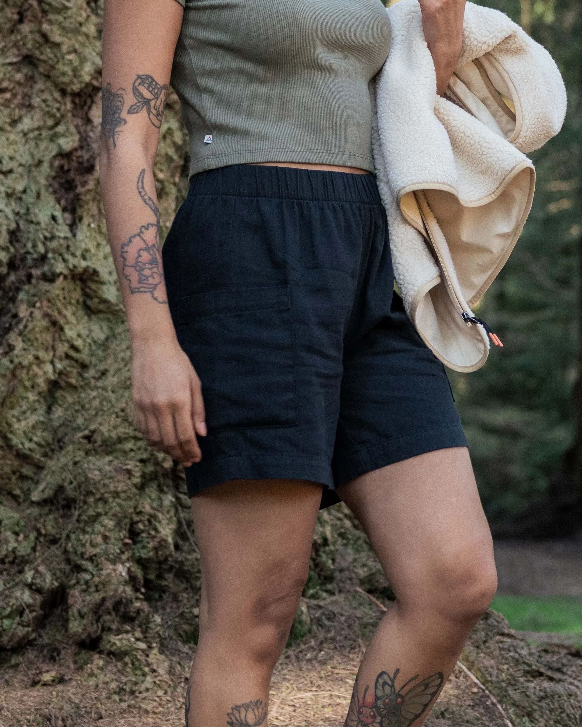 Whirl Short - Black - Lifestyle
