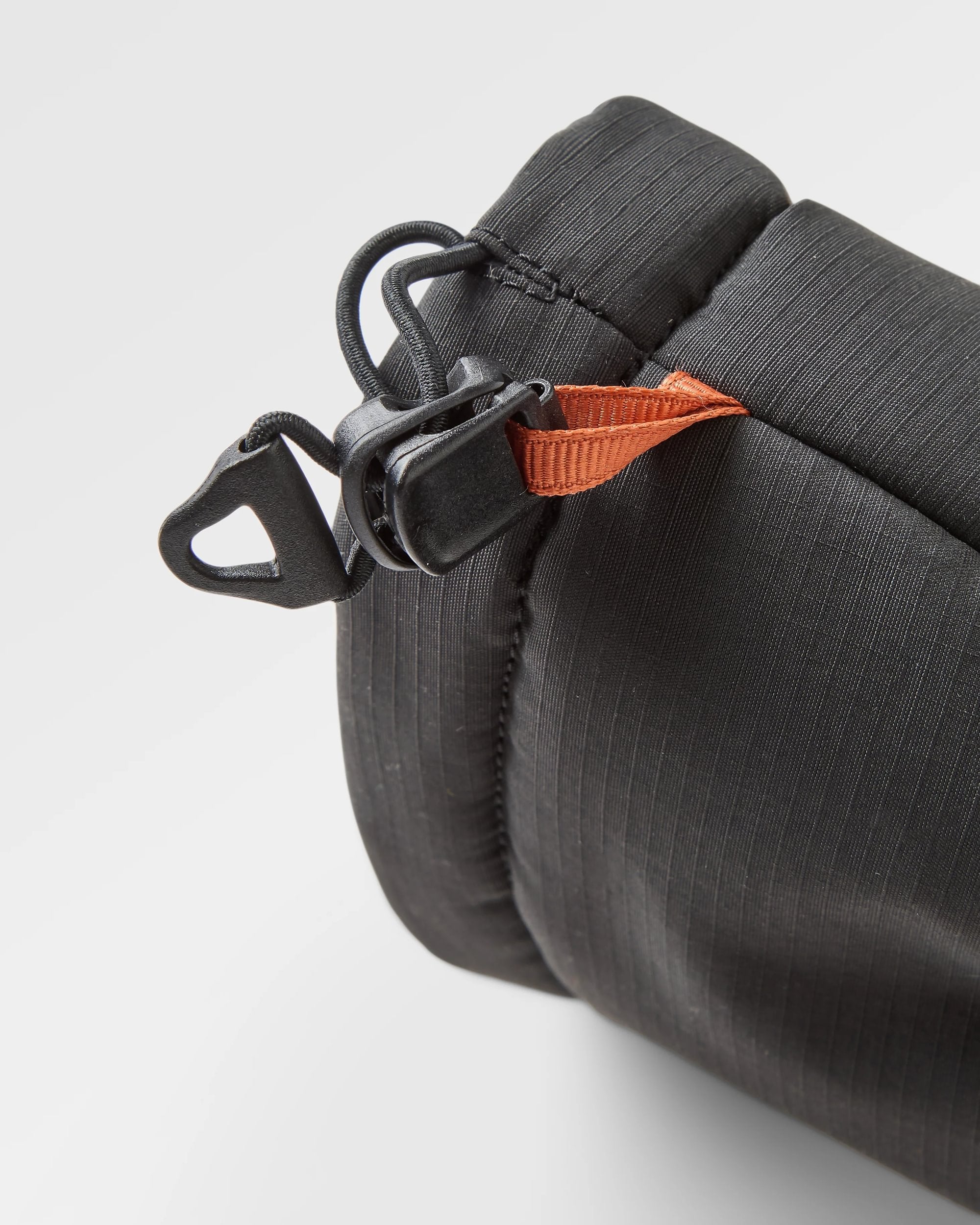 Snowscape Recycled Insulated Mitten - Black - Flatlay