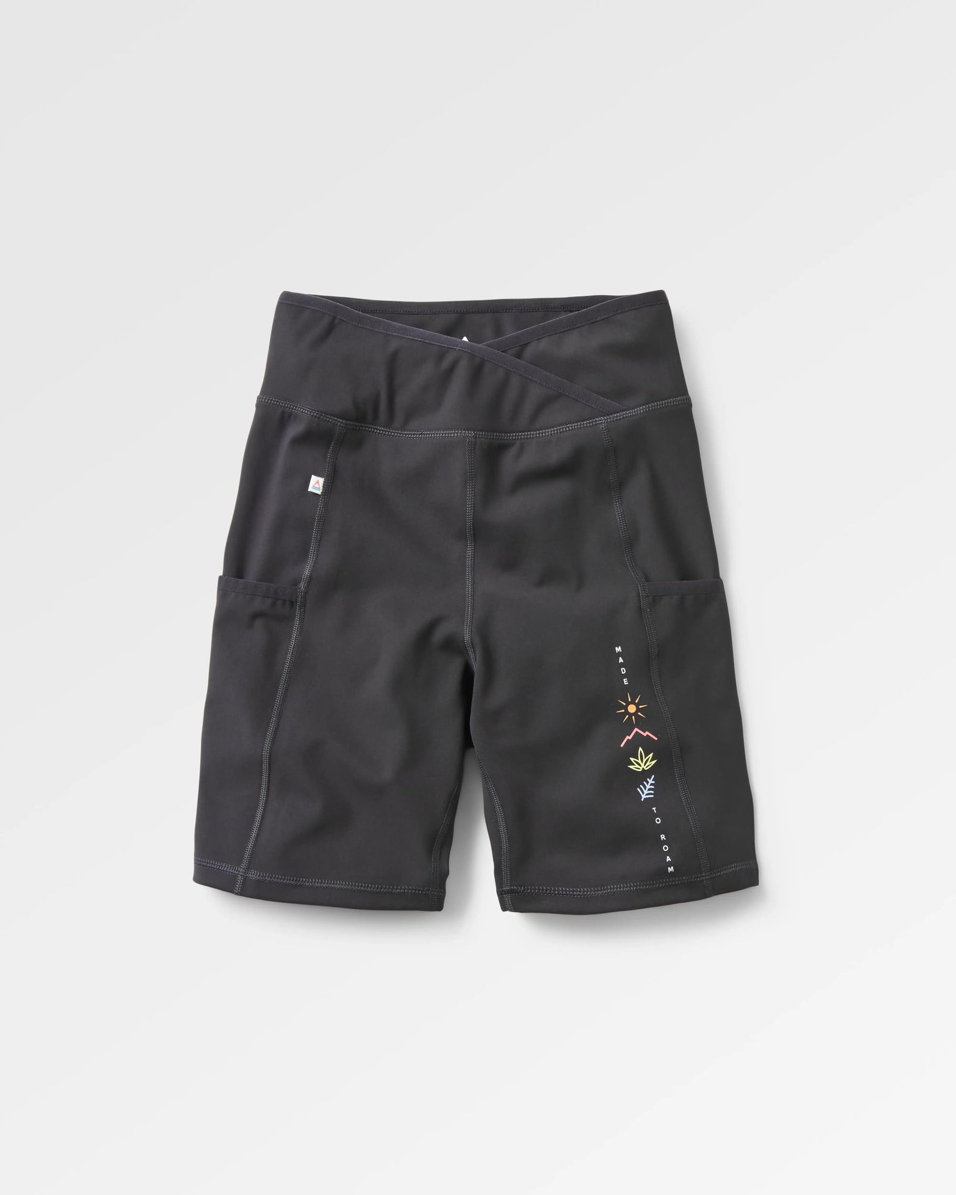 Mantra Recycled Active Short - Black - Flatlay