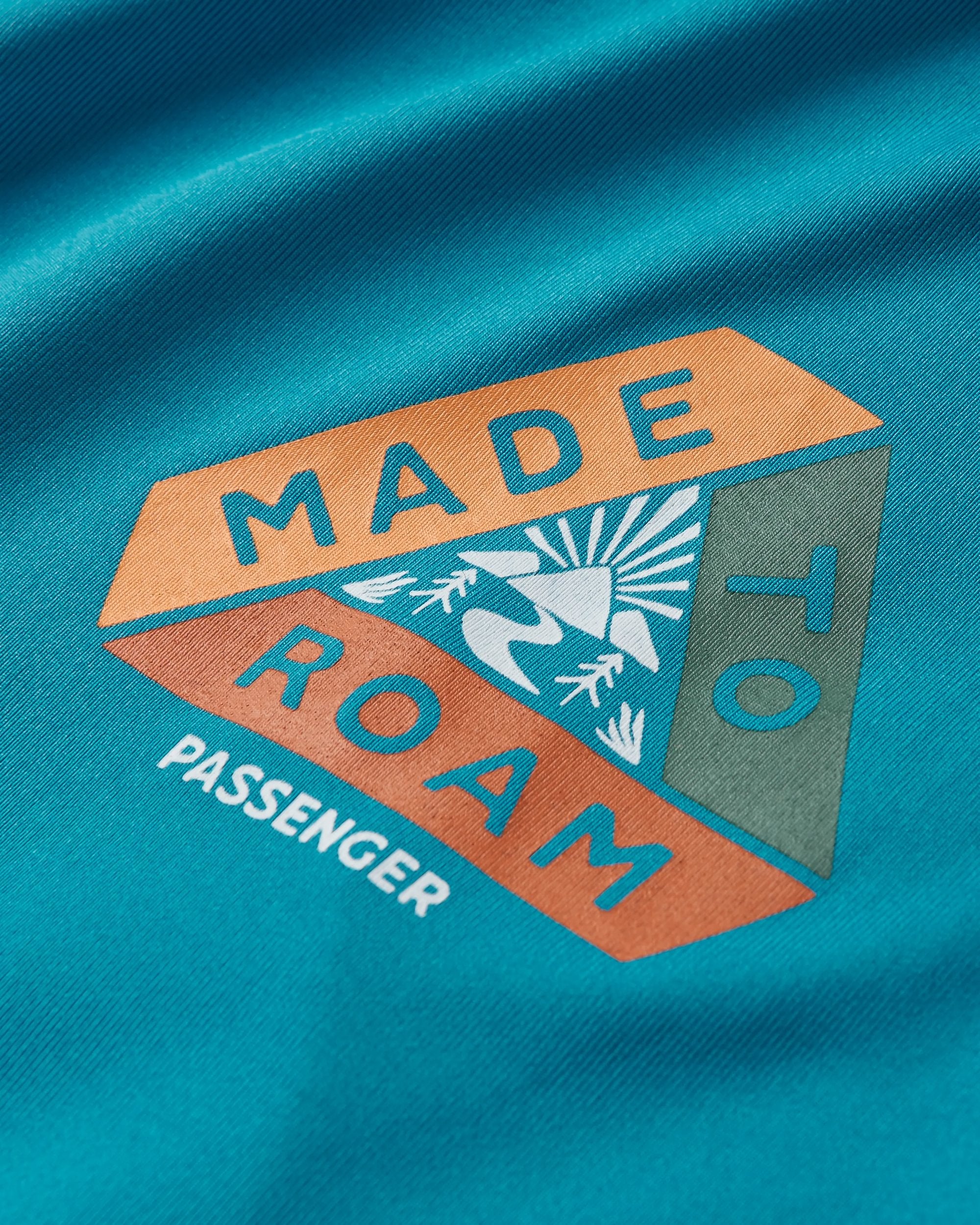 Twist Recycled Active Vest - Blue Pool - Flatlay