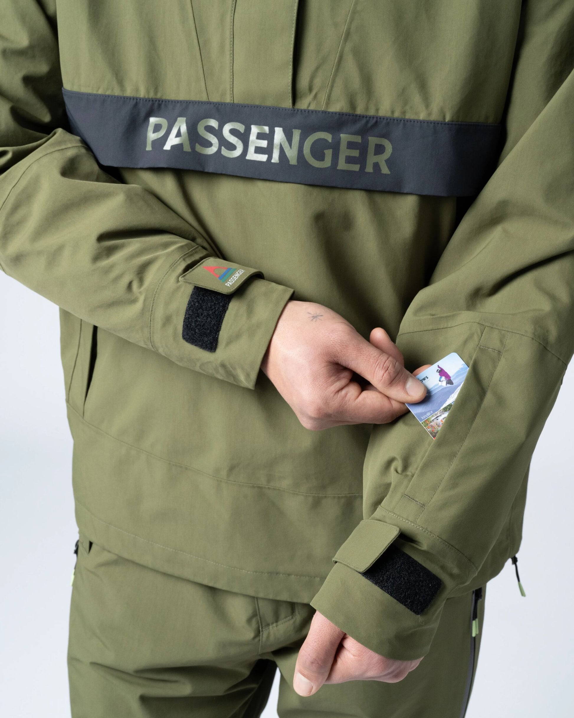 Snowscape Men's Recycled Anorak - Khaki - Flatlay