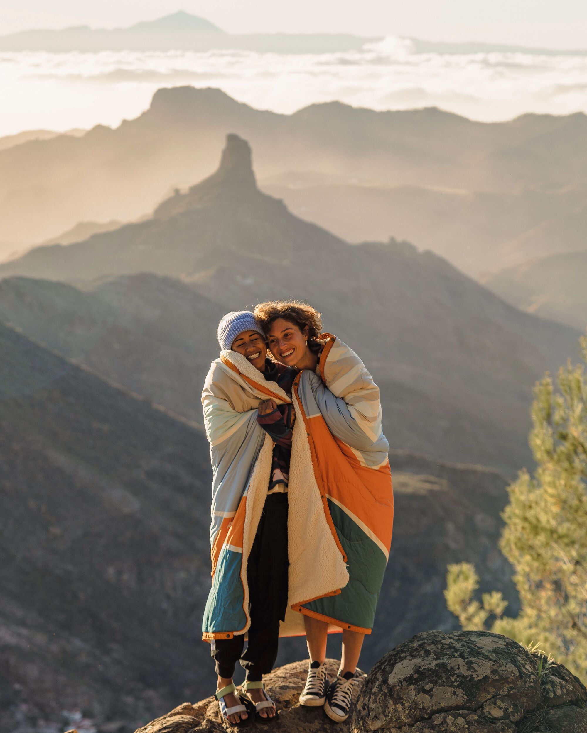 Cabin Recycled Sherpa Blanket - Cornflower - Lifestyle