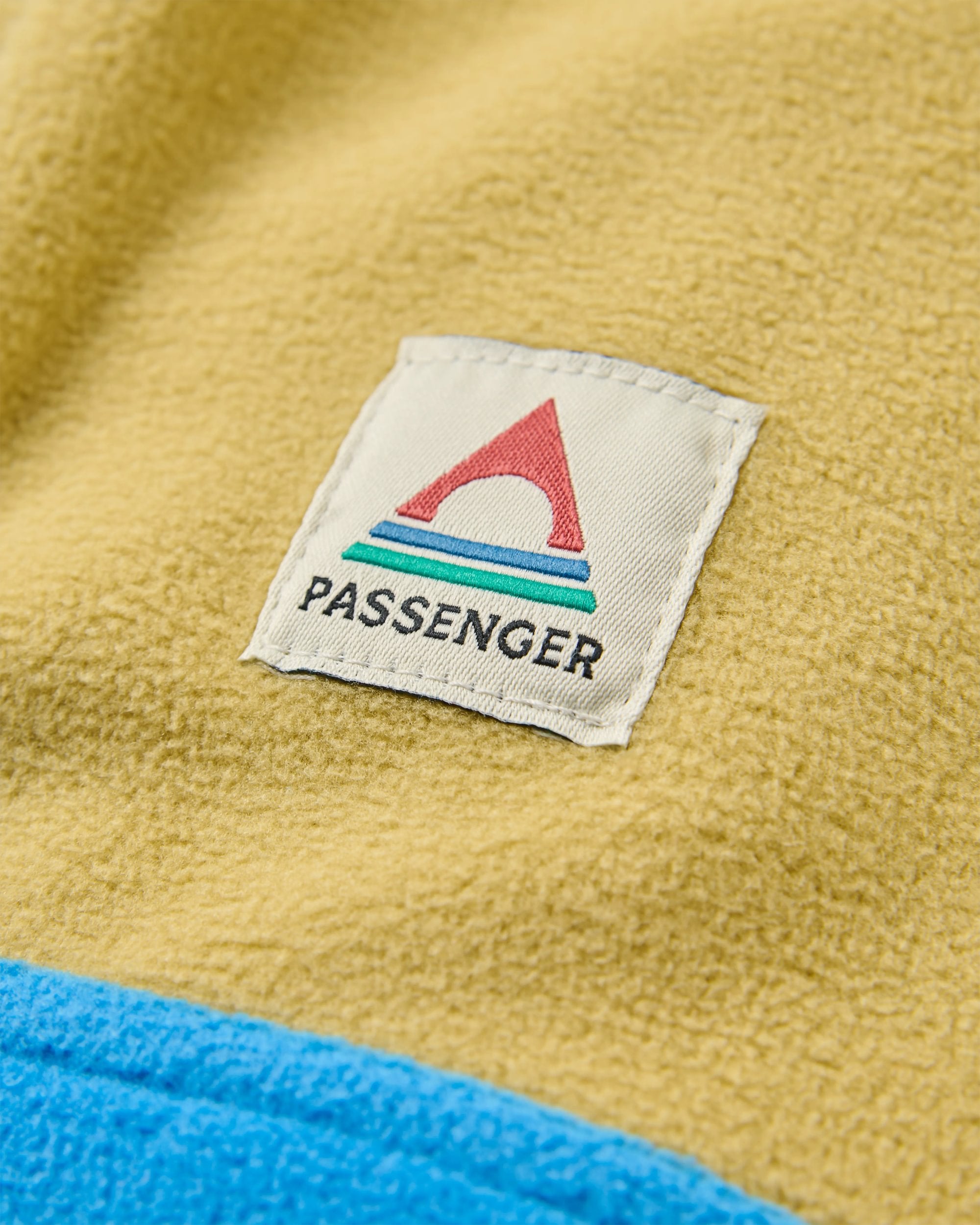Set Off Polartec® 1/4 Zip Fleece - Warm Beige/Marine Blue - Flatlay