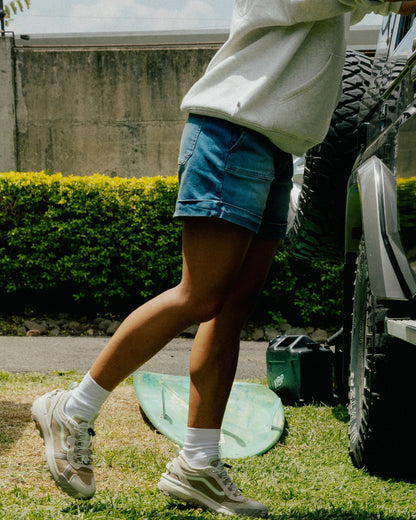 Carriso Short - Light Wash Denim - Lifestyle