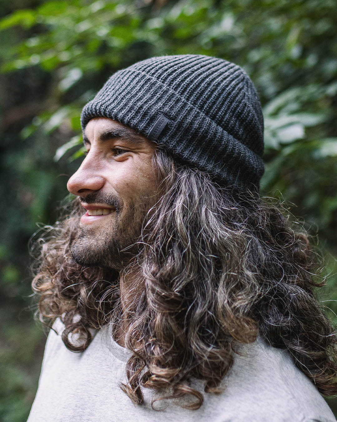 Male_Compass Recycled Acrylic Beanie - Charcoal